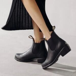 Blundstone Size 6.5 Black Heeled Chelsea Boots Leather Waterproof Slip On BR6-3
